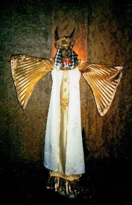 stilt-terrific_stiltwalkers_statues_roving016001.jpg