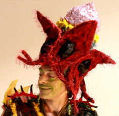 stilt-terrific_stiltwalkers_statues_roving033002.jpg