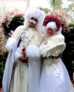 stilt-terrific_stiltwalkers_statues_roving045002.jpg