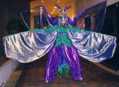 stilt-terrific_stiltwalkers_statues_roving073001.jpg