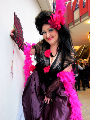 stilt-terrific_stiltwalkers_statues_roving089002.jpg