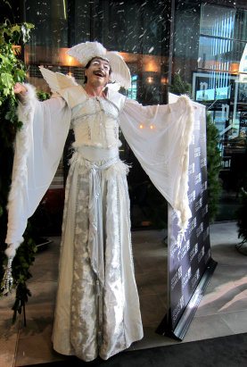 stilt-terrific_stiltwalkers_statues_roving105006.jpg